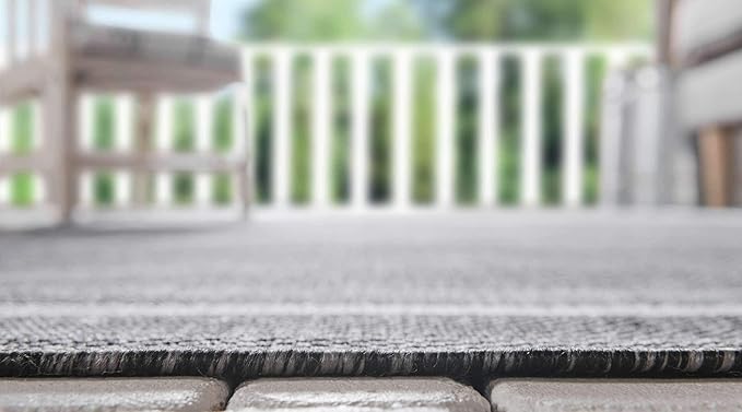 Unique Loom Outdoor Border Collection Area Rug - Soft Border (4' 1" x 6' 1" Rectangle, Black/ Ivory)