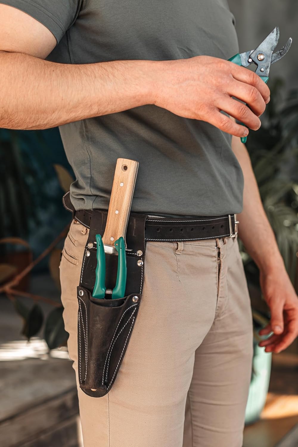 Personilized Hori Hori Leather Sheath Belt with Pruner and Scissor Pockets. Personalized Florist Tool Belt Leather, Gardening Belt with Pockets.