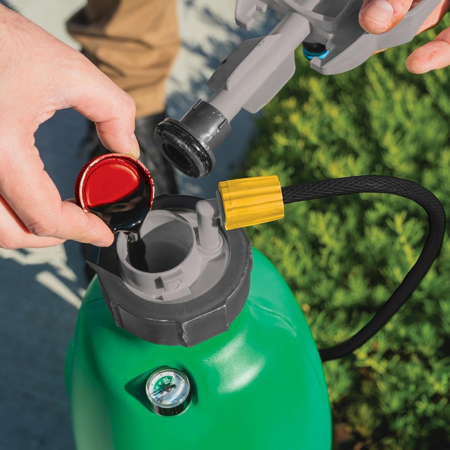 Aussie EzySpray™ 1.3 Gal No-Pump Garden Sprayer – Power Pouch™ Self-Pressurizing, Handheld with 4 Spray Patterns, Comfort Grip Wand, Chemical & Water Use